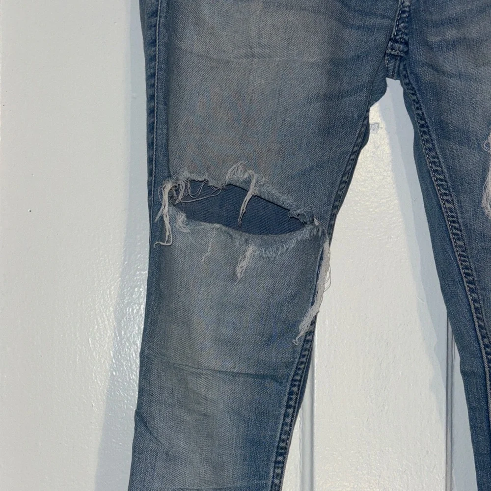 Hollister Women's Light Blue distressed Jeans size 24